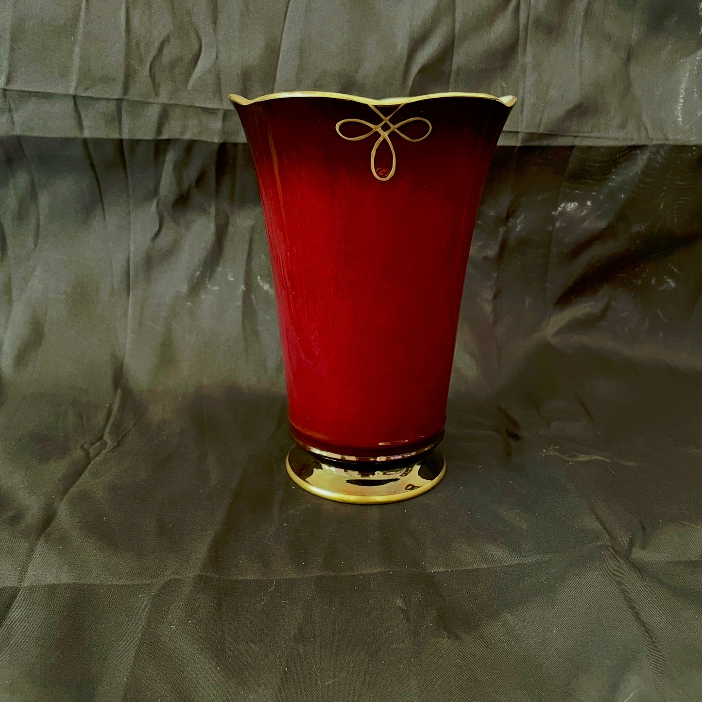 Carlton ware Rouge Royale vase